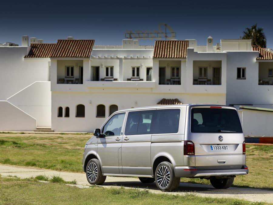  Volkswagen Multivan PanAmericana (T6) 2016 года  (фото 14 из 23)